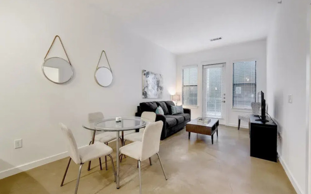 StayLo Luxury 1 Bedroom Apartment