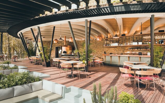 The Brown, Guatape, Autograph Collection