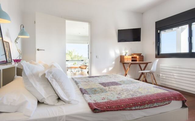 Posh Holiday Home With Pool, Library & Scenic Views in Jesus