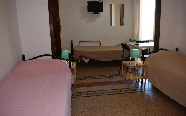 Mia Lodge B&B Hostel