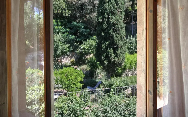 Mint Apartment - Super Central, Quiet, Romantic, close to Finest Restaurants