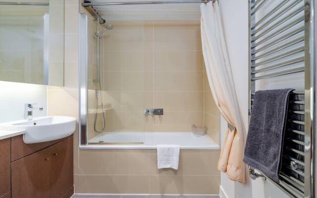 Stunning 3BR Flat in East Village W/balcony, Fits 9