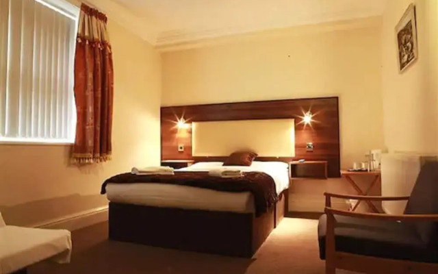 Kingston Hotel
