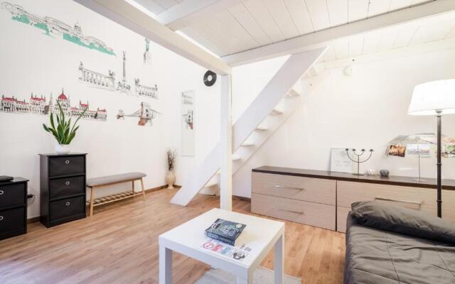 BpR Vinyl Style Studio Home with A/C