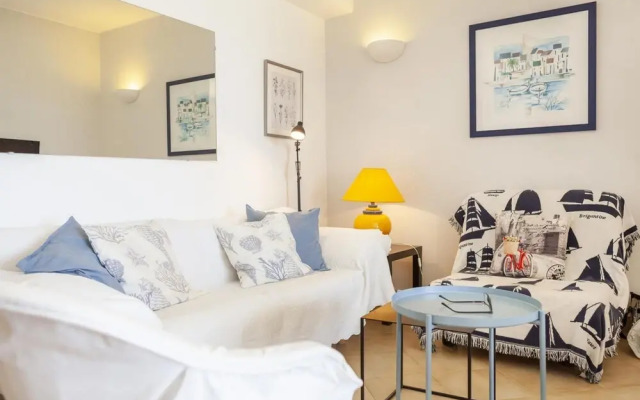 A08 - Magnolia Sea View Apartment