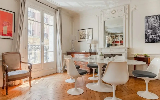 Paris Eiffel Tower Center residence