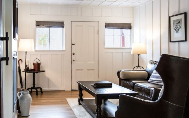 The Harbor House Inn