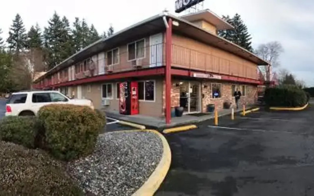 Smokey Point Motor Inn