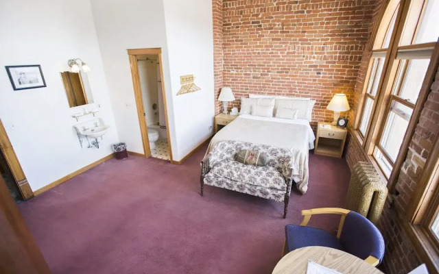 Victor Hotel