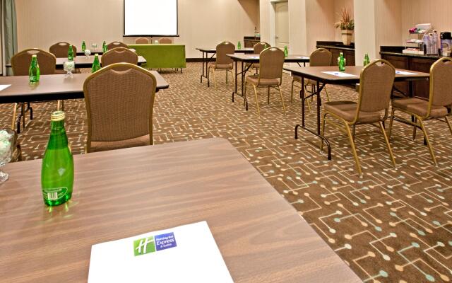 Holiday Inn Express & Suites Dallas Southwest-Cedar Hill by IHG