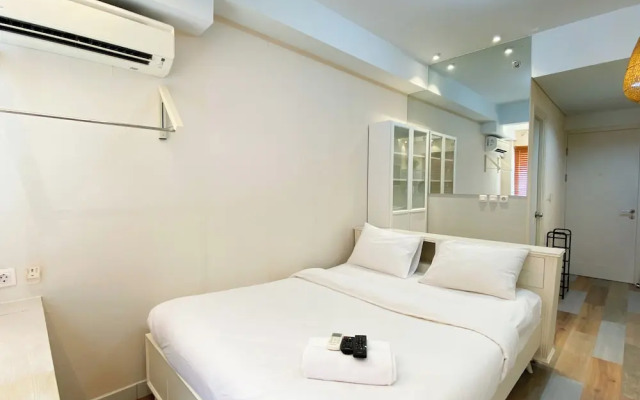 Comfort and Nice Studio Room Patraland Urbano Apartment