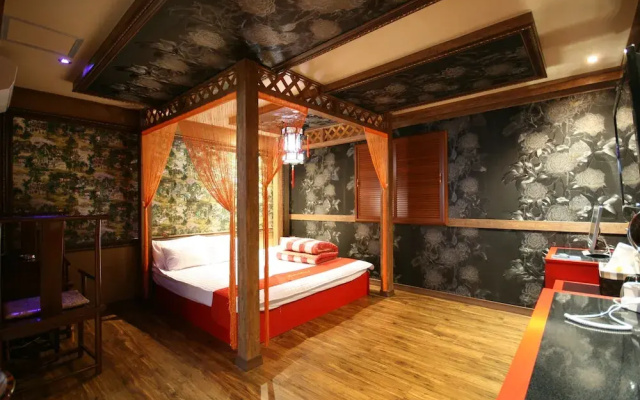 Hera Hotel