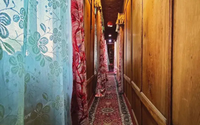 Kings Paradise Houseboat