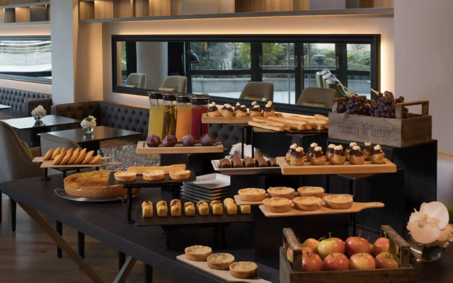 Renaissance Paris La Defense Hotel
