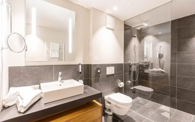 Spacious Apartment With Shared Pool