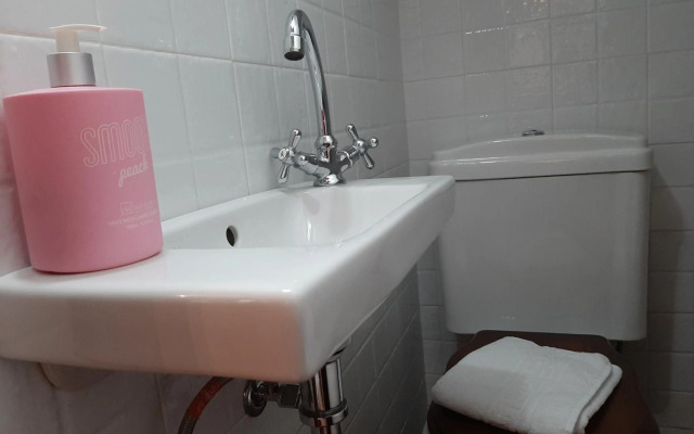 Casa con patio y chimenea en Piedralaves