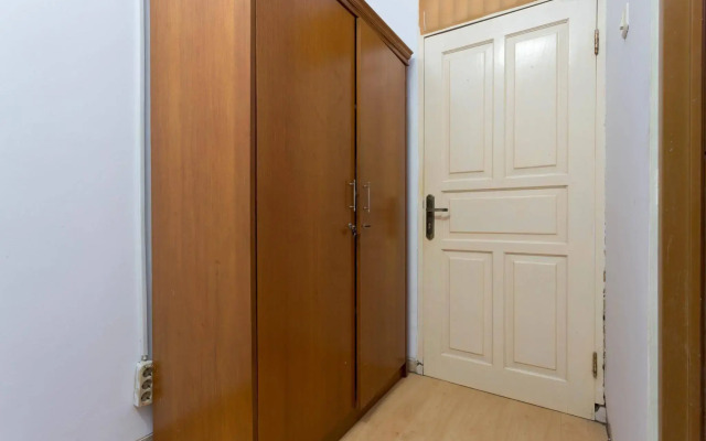 RedDoorz Karet Genteng Ijo