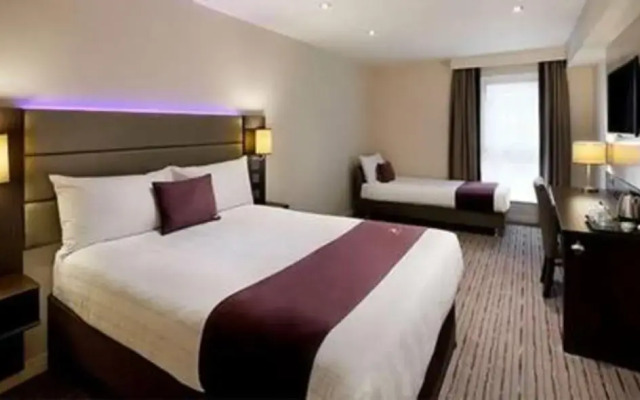 Premier Inn Cheltenham Central - West/A40
