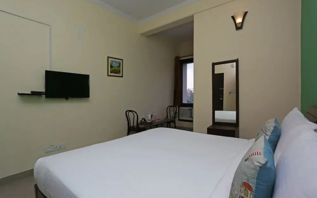 OYO Flagship 238 Noida Sector 72