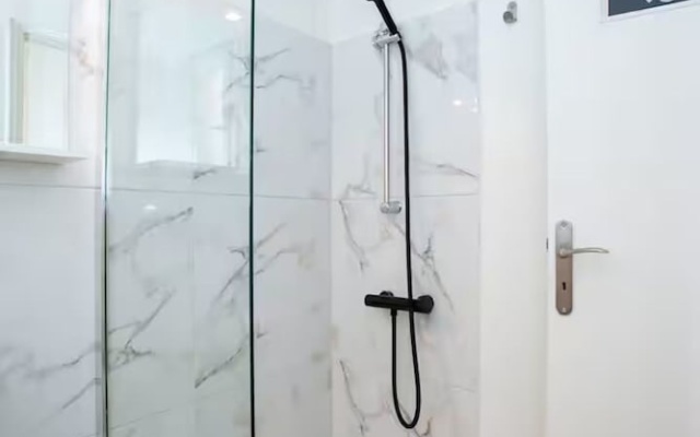 Athens Central Jacuzzi Retreat