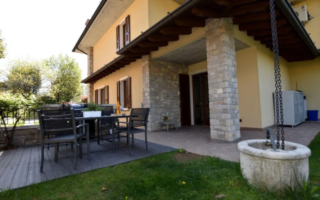 Luxurious Villa in Lombardy with Garden and bubble bath