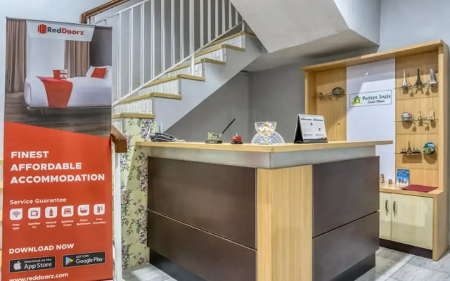 Parisya Jogia by Reddoorz