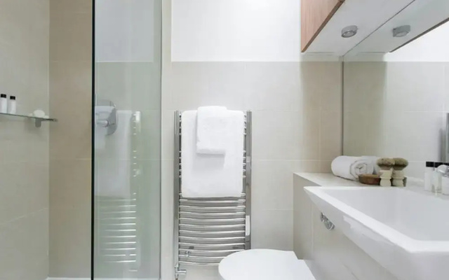 Clanricarde Gardens II by Onefinestay
