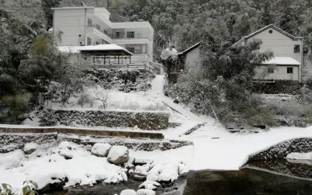 Huajian Zhuju Hostel