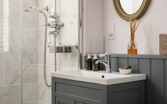 Charming Mews House in Historic Winchester