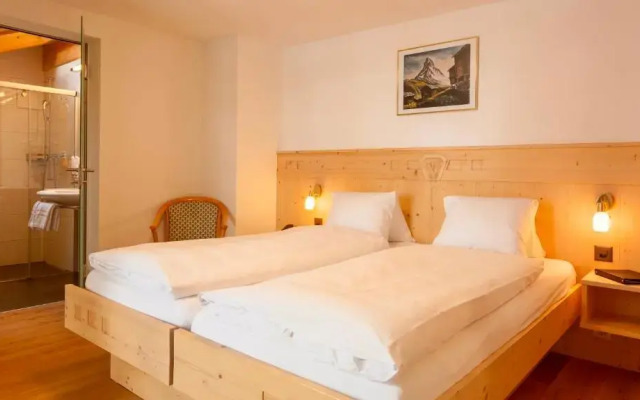 Julen Wendelin, Hotel Touring