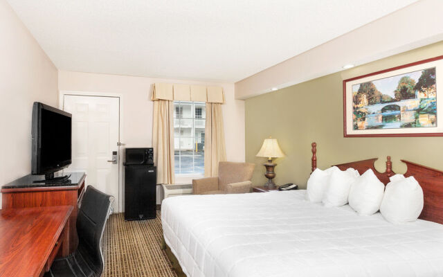 Baymont Inn & Suites Tullahoma