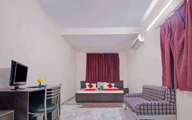 OYO 90738 Safari Residency