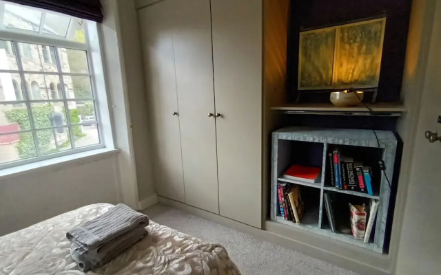 Hebden Bridge - House - Sleeps 8 - Pet Friendly