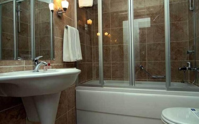 Grand Asa Family Suites