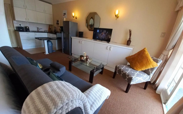 Cozy Strand Beach Getaway - Studio Apartment