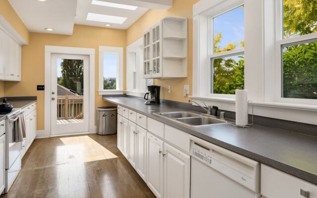 Seattle Vacation Home: The Campus