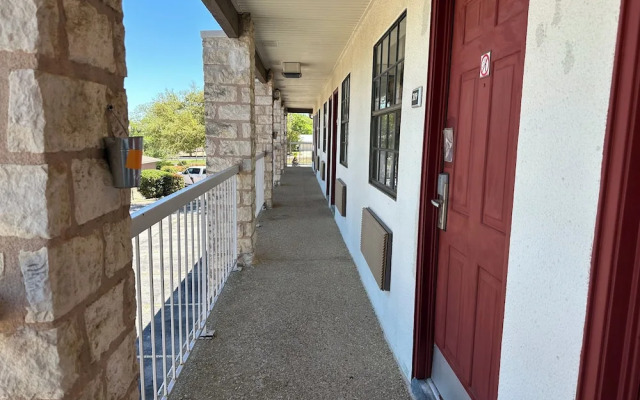 Windcrest Inn and Suites