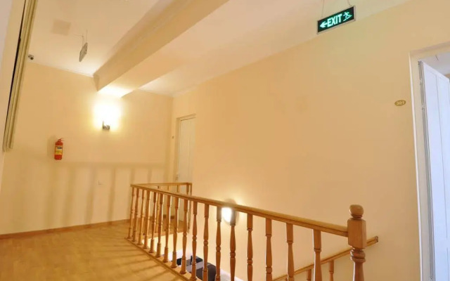 Albert House Hotel and Tours