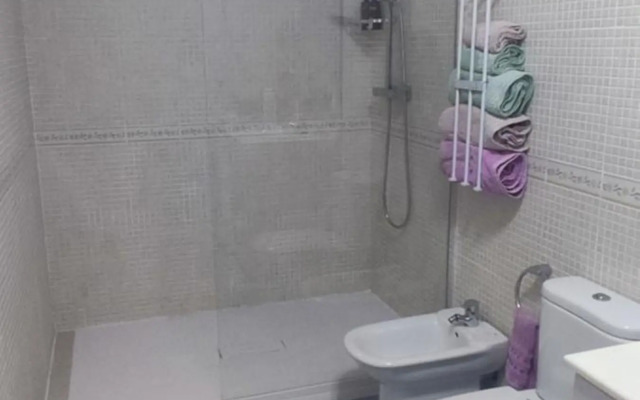 Apartamento con terraza y piscina
