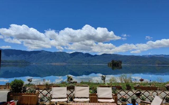 Lugu Lake Yuanshe Homestay (Lover's Beach Branch)
