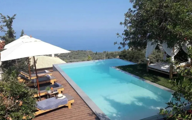 Villa Theoni