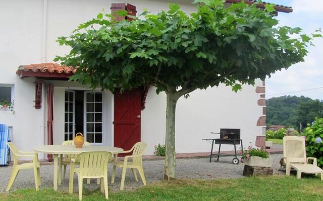 House With 2 Bedrooms In Lasse, With Wonderful Mountain View And Enclosed Garden 50 Km From The Beach