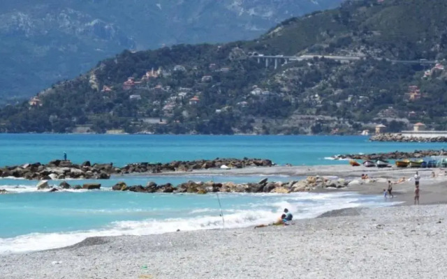 Via Liberale Sleeps 8 Isolabona Italy