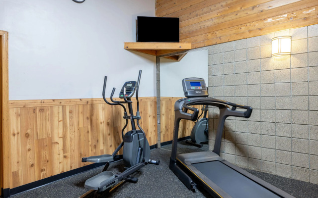 AmericInn by Wyndham Dickinson