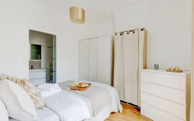 Elegant 1BR Steps to Marais & Louvre