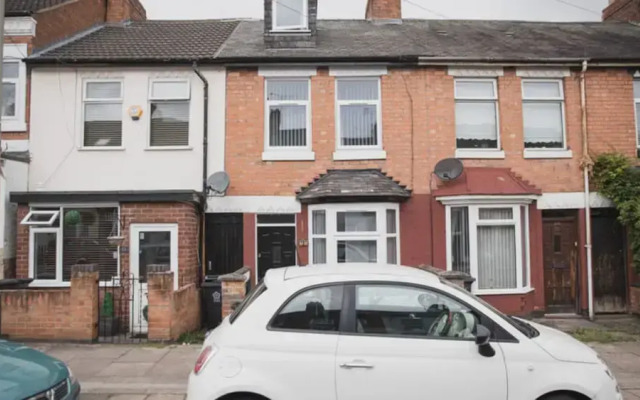 Room in Guest Room - Spacious Double Room in Leicester