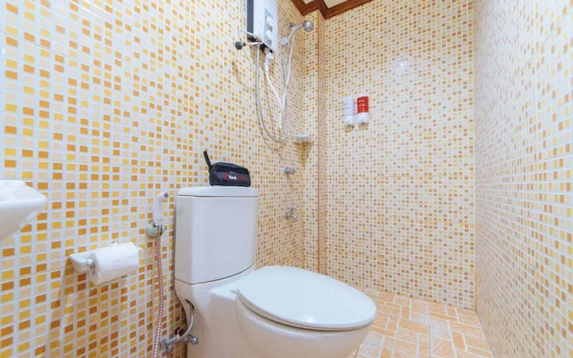 RedDoorz near Golden Sarok Shrine