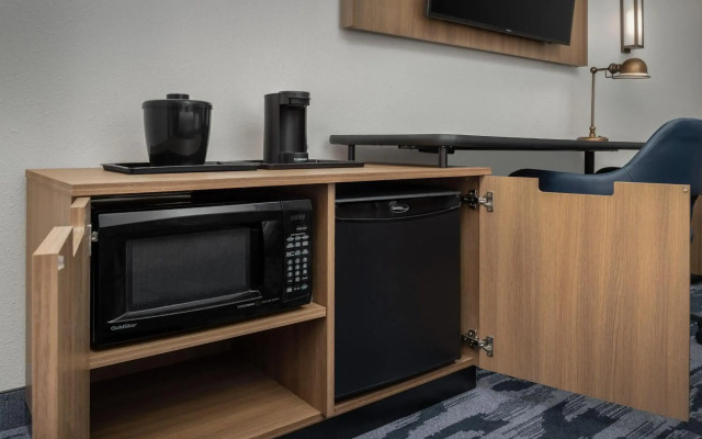 Fairfield Inn & Suites by Marriott Roanoke Hollins/I-81