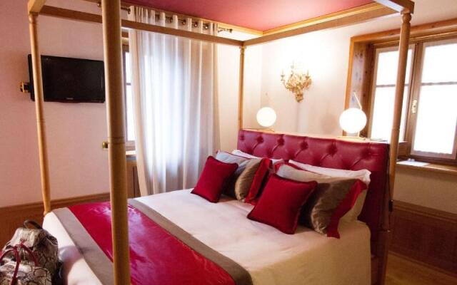 Ambra Cortina Luxury & Fashion Boutique Hotel