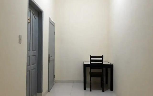OYO Living 1332 Almonsari Residence